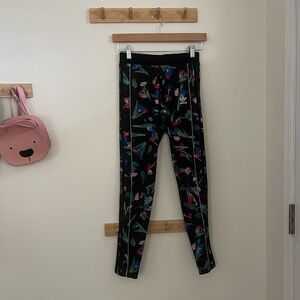 adidas women’s Black Floral mid ride Leggings size small no flaws